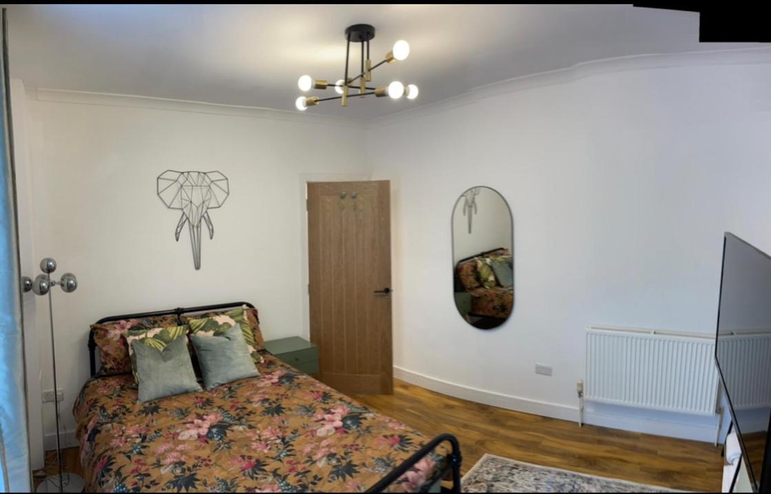 The South Valley Home Neath Εξωτερικό φωτογραφία